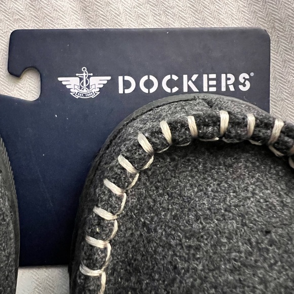 NWT dockets slippers. Comfy material with hard sole, kids size  2-3 - Picture 3 of 6